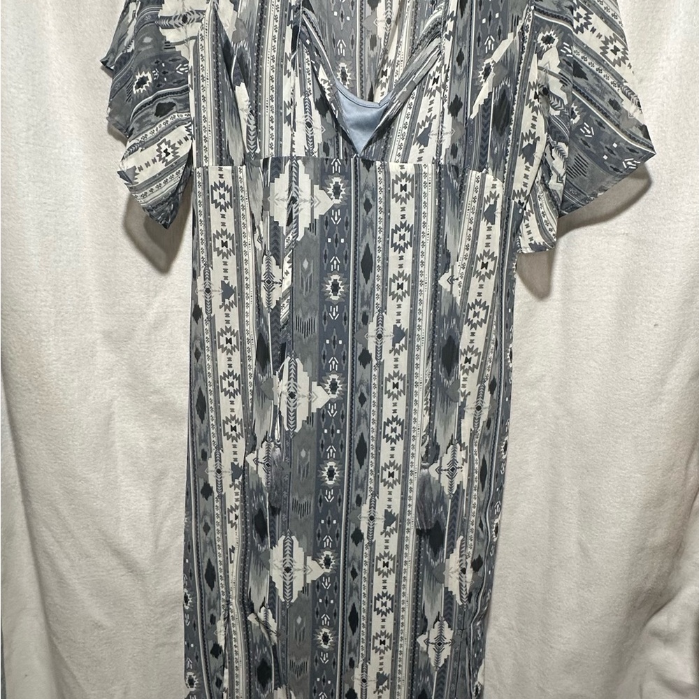Women's Short Sleeve Tribal Print Maxi Dress - Gray
